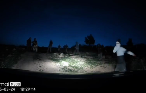 Thumbnail preview image for the video titled: Dozens of settlers raided Susiya threwing stones on homes and vehicles and assaulting activists