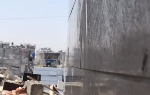 Thumbnail preview image for the video titled: Live airstrike on a house in Jabalia