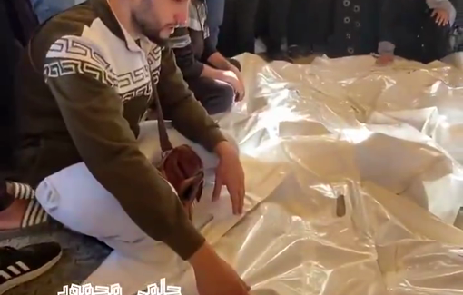 Thumbnail preview image for the video titled: Farewell of victims of Israel's bombing of the Abd al-Bari family house in Khan Younis