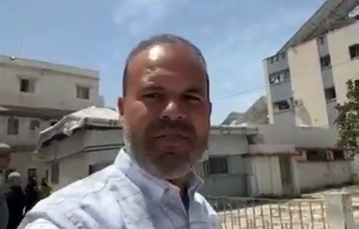 Thumbnail preview image for the video titled: Journalists evacuate courtyard of Al-Ahli hospital under Israeli gunfire