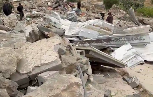 Thumbnail preview image for the video titled: In 2.5 hours, Israeli forces erased the entire Palestinian village of Khalet al-Dabaa