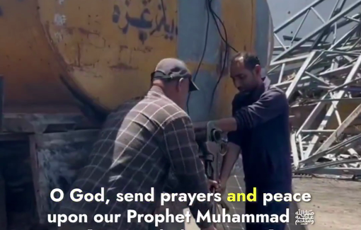 Thumbnail preview image for the video titled: Giving a meal to those who continue to clean the streets, clear the rubble, and dig graves