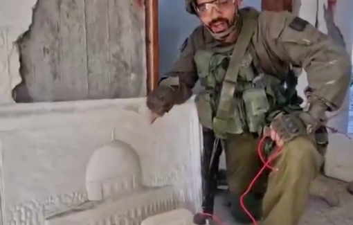 Thumbnail preview image for the video titled: Israeli soldiers vow to blow Al-Aqsa mosque