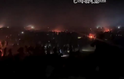 Thumbnail preview image for the video titled: Thousands gathered in at midnight to get aid from the Netzarim GHF site