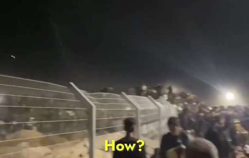 Thumbnail preview image for the video titled: Thousands amass in the dead of night to secure aid from the Netzarim GHF site