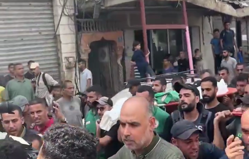 Thumbnail preview image for the video titled: Journalists lead the funeral procession of Anas Al-Sharif