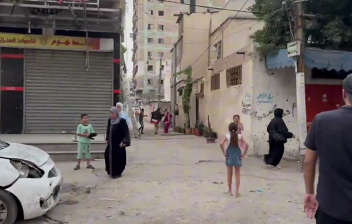 Thumbnail preview image for the video titled: Distraught families rush to evacuate after Israel warns of bombing Al-Jundi Al-Majhoul Tower