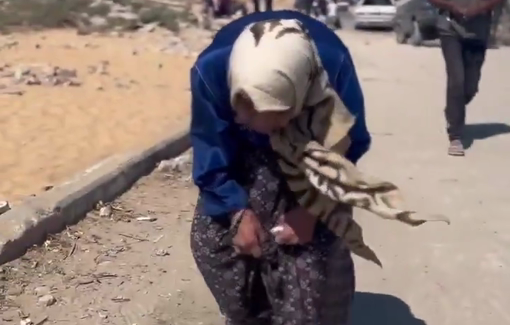 Thumbnail preview image for the video titled: Elderly woman forced to walk on foot from to evacuate northern Gaza