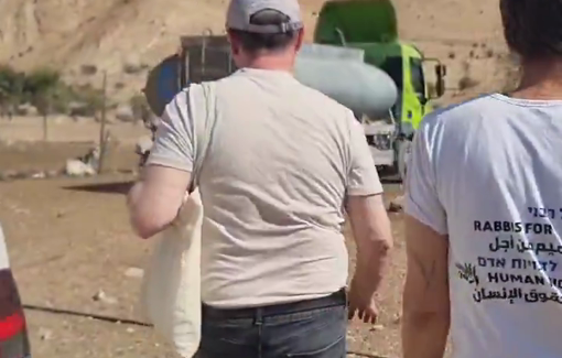 Thumbnail preview image for the video titled: Israeli settlers attaked the water tankers of the Baudouin communities to harass them