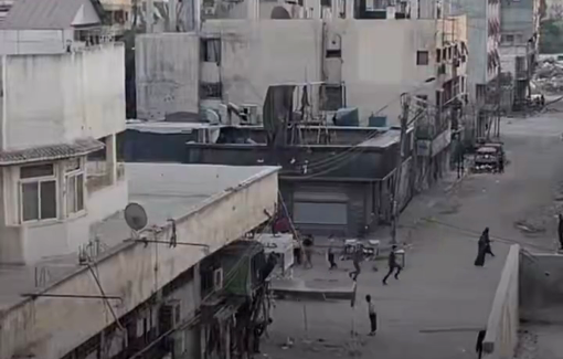 Thumbnail preview image for the video titled: Civilians evacuate as Israeli forces advances further inw estern Gaza City