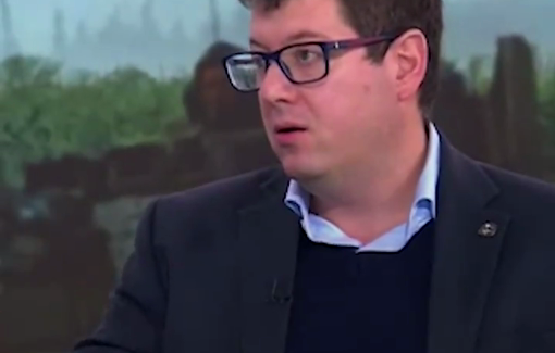 Thumbnail preview image for the video titled: Israeli journalist Shimon Riklin stating his inability to sleep unless he sees homes in Gaza destroyed