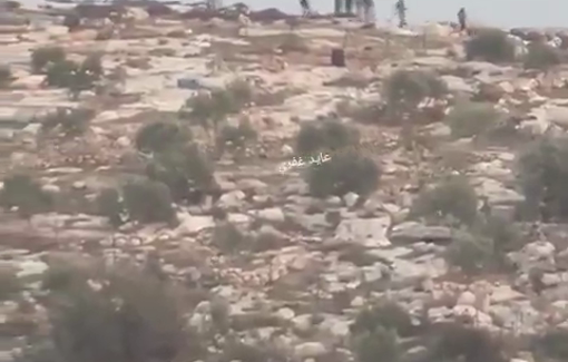 Thumbnail preview image for the video titled: Residents of the Palestinian town of Mukhmas confront Israeli settler groups attacking the eastern part of the town.