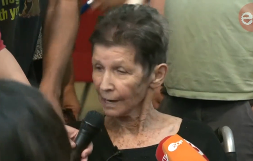 Thumbnail preview image for the video titled: The former Israeli captive Yocheved Lifschitz explains why she turned around and shook the hand of a Hamas fighter