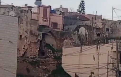 Thumbnail preview image for the video titled: Israeli occuaption forces chase young men and fire live bullets at them during a raid on the town of Beita