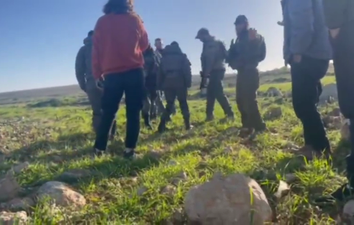 Thumbnail preview image for the video titled: In Hraibat al-Nabi, settlers dressed in military uniforms detained two members of the Palestinian landowners’ family.