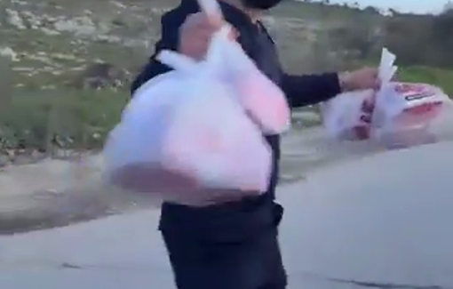 Thumbnail preview image for the video titled: Israeli occupation checkpoints prevent Palestinian families from reaching their homes for iftar