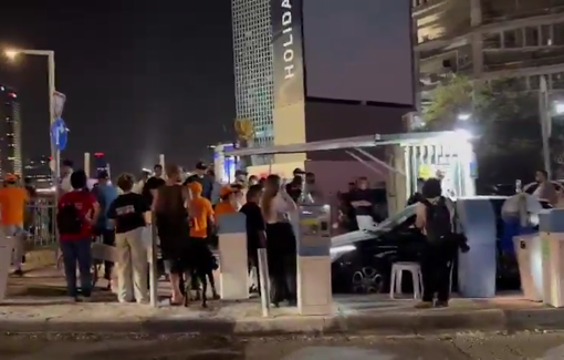 Thumbnail preview image for the video titled: Mordechai David and a group of Ben Gvirists intimidate and block demonstrators in Tel Aviv