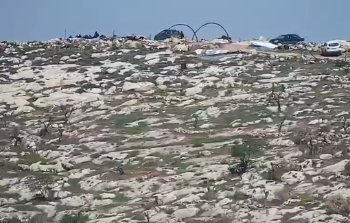 Thumbnail preview image for the video titled: Kol Mevaseir illegal outpost razed at 2:30 AM; settlers already rebuilding