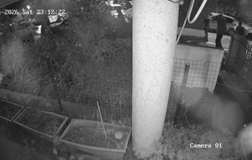 Thumbnail preview image for the video titled: A group of 15 far-right thugs invading Alon-Lee Green house